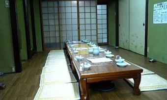 Room B on the 2nd floor.Up to 18 people are OK face-to-face.6 seats x 3