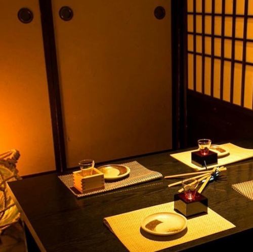 <p>【ゆったり寛げる掘り炬燵個室有】静かな和の趣漂う掘りごたつ個室。足を伸ばしてくつろげる空間で、旬の味覚をゆったりと堪能いただけます。少人数から団体様までご利用可能です。</p>