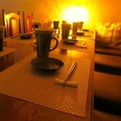 温かな灯りに包まれた落ち着きのある個室は、最大20名様までご利用可能。仙台の夜を彩る宴会や仲間との集まりに最適です。上質な空間で、美味と語らいをゆったりとお楽しみください。