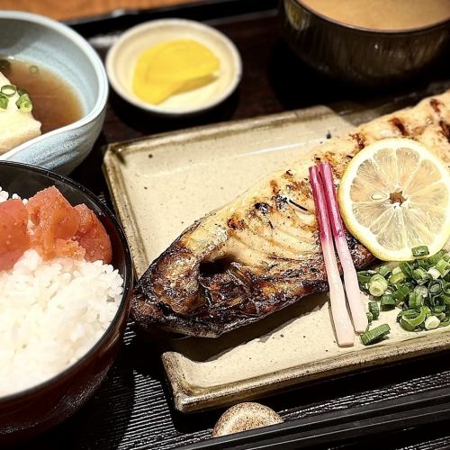 1000円から2000円の様々な定食を用意してお待ちしてます