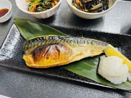 鹽烤青花魚飯