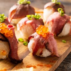 本店首屈一指的肉手鞠壽司三件套