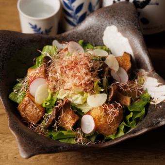 Mountain delicacies salad - fried potatoes and king oyster mushrooms -