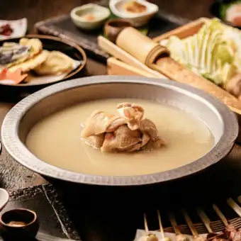 【生付き3H飲放題】信玄鶏の水炊き鍋・黒毛和牛・レアカツなど全8品『極コース』7100円⇒6100円