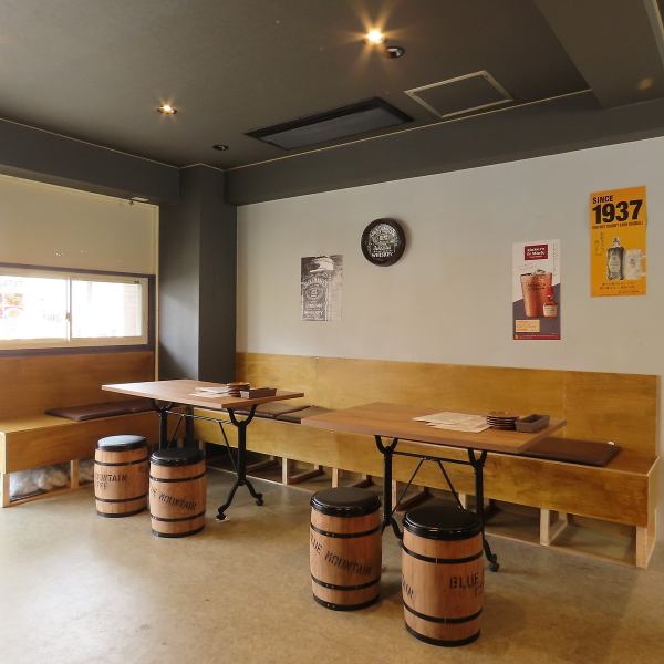 ≪ゆったりとくつろげる広々空間☆≫4名・6名テーブル席完備◆飲み放題付きの宴会・パーティー向けコースもご用意しておりますのでお誕生日・記念日・ハレの日も、女子会・ご家族・接待・お食事会・ご宴会など、様々なシーンでご利用いただけます。ハイボール居酒屋 CASKにて、皆様のご来店を心よりお待ちしております。