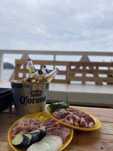 手ブラでBBQ！