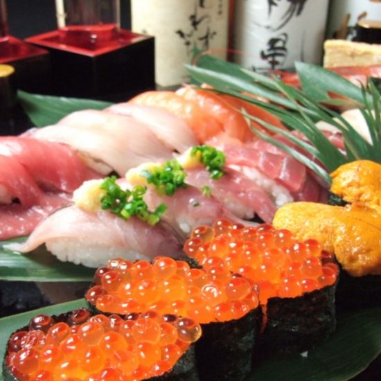 朝獲れ鮮魚と旬の食材が安くてウマイ！職人のお寿司は1貫80円～