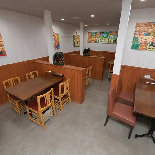 【本場の味を店内で満喫】