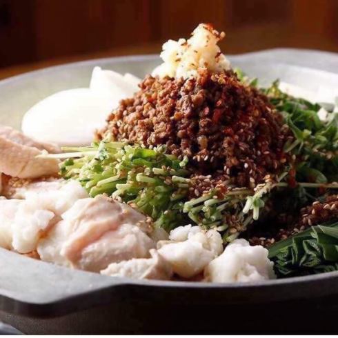 麺屋はなびプロデュースのもつ鍋店！プリップリなもつ鍋と〆の台湾まぜめしが大人気！