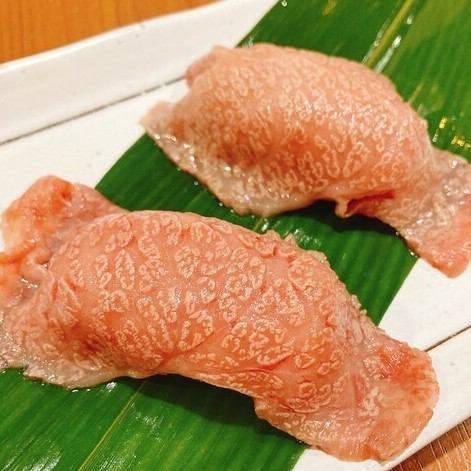 入口即化的烤 A5 和牛壽司