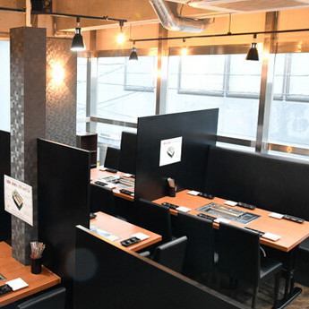 店內氣氛時尚開放。