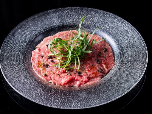 【晚餐套餐 B】6 道菜的套餐，您可以根据自己的喜好选择意面和主菜进行定制。