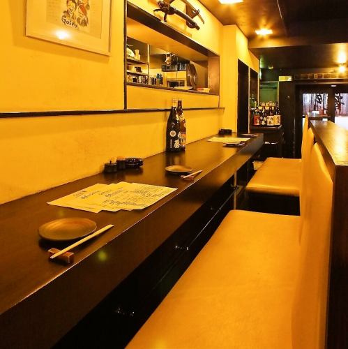 <p>Up to 20 people can sit in the relaxing digging kotatsu seat.There is also a counter seat on the other side of the aisle, so you can come alone</p>