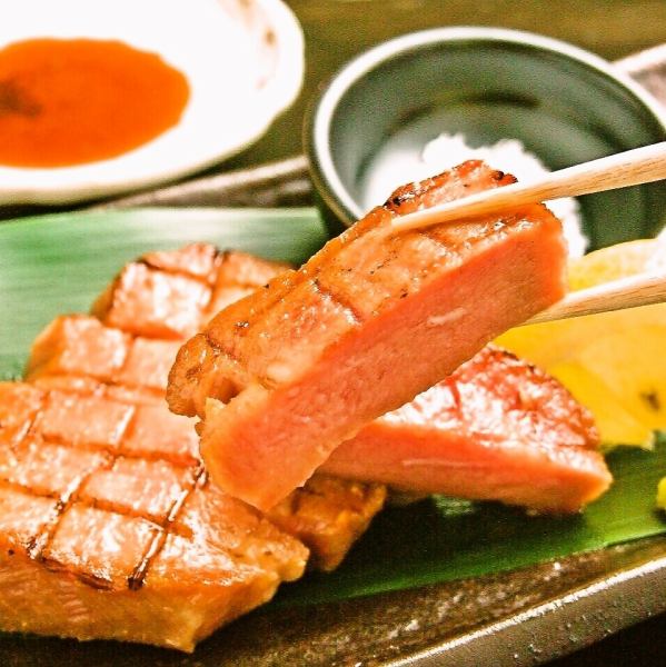 Limited to 5 meals !! Thicker than steak and juicy meat that goes well with beer! [Best beef tongue]