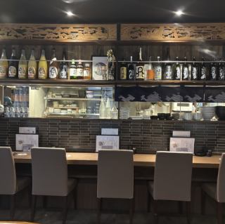 【普段使いできるカウンター席】お仕事帰りのサク飲みにピッタリ。串もの+お酒一杯のお手頃セットもございます♪【王子/東十条】