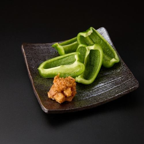 ゴロゴロ肉味噌のパリパリピーマン