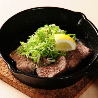 ネギだく厚切り塩牛タン
