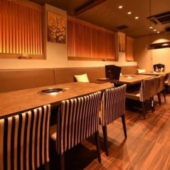It is a second floor seat where you can enjoy a comfortable modern Japanese atmosphere.