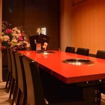 The VIP room, which is a completely private room, has a usage condition of 4 or more people and 5500 yen or more per person.In addition, if you want to use it with 4 people or less, we will respond depending on the content, so please contact us.