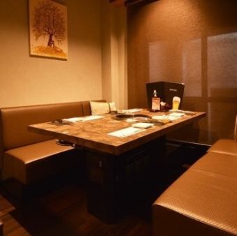 A semi-private room that can be used by 2 to 4 people.