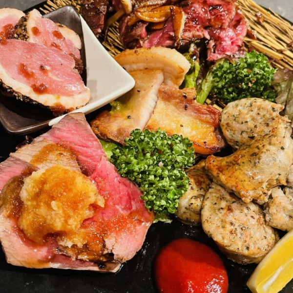 牛・鶏・豚を一度に堪能！宴会で頼んでシェアしたい【肉！肉！肉！肉の盛り合わせ！】
