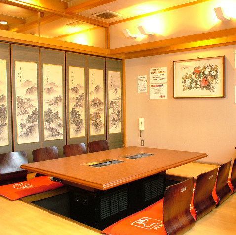 [For dates and entertainment ◎ Private room for 2 people ~ available!] There is a stylish Japanese modern private room.The atmosphere and seats vary depending on the floor, so it is ideal for dates and girls-only gatherings.We provide a fashionable and calm atmosphere.Recommended for those who want to eat yakiniku in a fashionable space!
