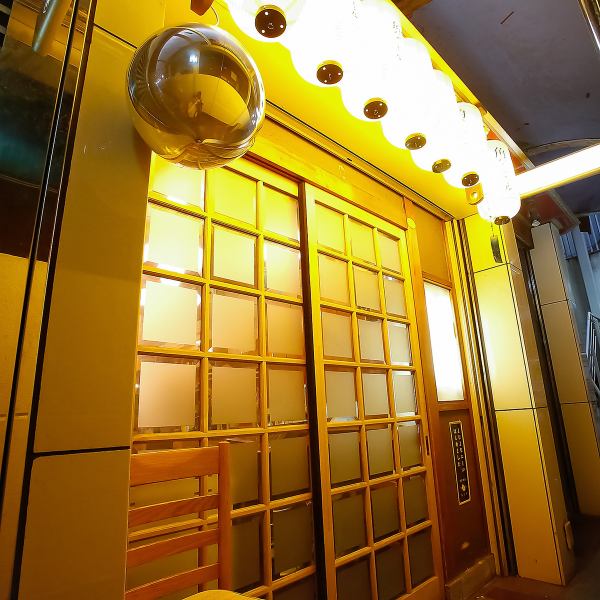 【落ち着いた雰囲気】落ち着いた雰囲気の外観です。“難波/なんば/心斎橋/飲み放題/単品/居酒屋/焼き鶏/海鮮/牡蠣/造り/食べ放題/焼き鳥/焼鳥/地鶏”