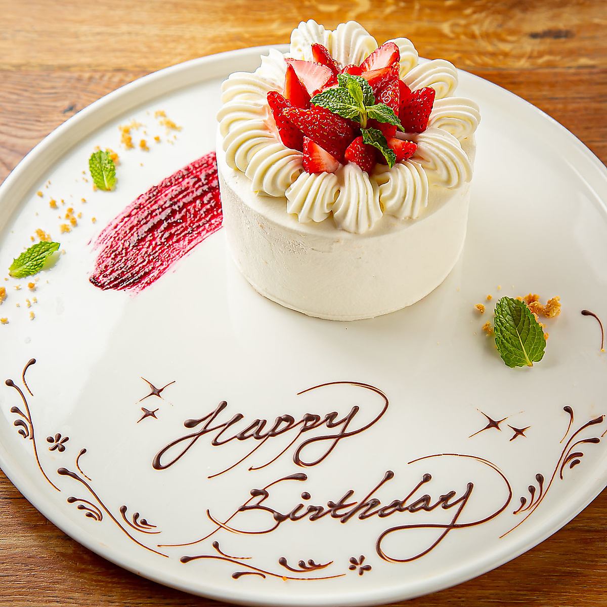 誕生日や記念日のお祝いにデコレーションケーキをご用意◎