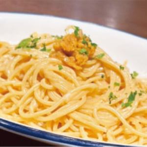 Spaghetti with rich sea urchin cream