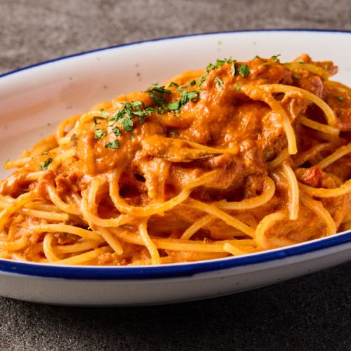Spaghetti with blue crab and tomato cream sauce