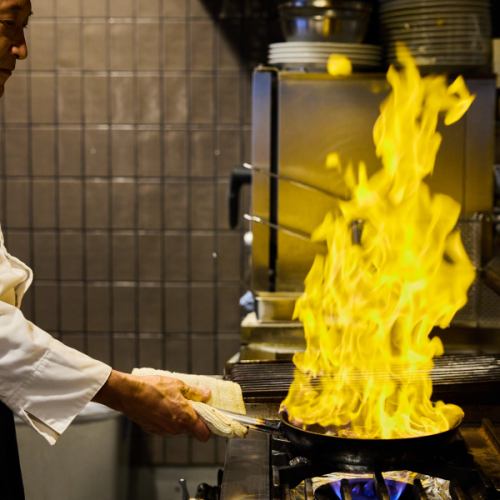 ★The skilled chef trained at a star-ranked restaurant in Italy★
