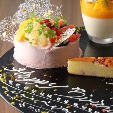 誕生日や記念日などのお祝い事にはメッセージ付きドルチェ盛り♪