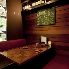 2～4名様ソファテーブルお店奥のソファテーブルは一番人気デートや接待、ご家族、友人と様々なシチュエーションに対応♪