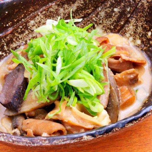 朝〆豚の自家製「もつ煮込み」