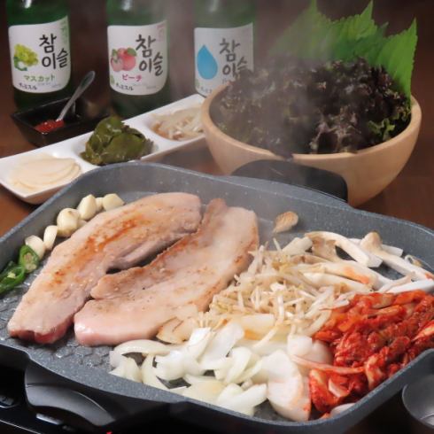 特製ダレで食べる絶品サムギョプサルやチヂミは本場韓国の味わい