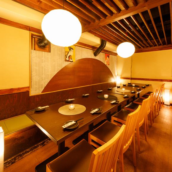 [Fully equipped with private rooms with thorough infection control measures♪] If you want to enjoy your time without worrying about others and avoid crowds, we recommend private rooms♪ Please feel free to contact us for reservations for large groups! We have a variety of private rooms available in a Japanese-style restaurant with a calm atmosphere♪ It's up to you to use them for relaxing conversations or to have a lively time! You can enjoy your time without worrying about others! Please come★