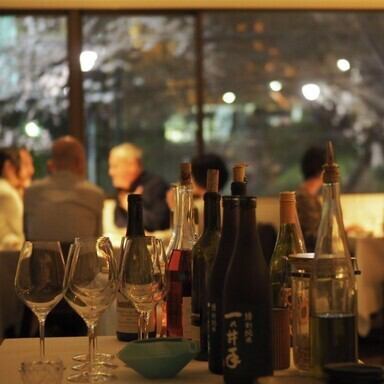 当店では貸切でのご利用も承っております。大切な方とのお集まりに当店での貸切パーティはいかがでしょうか？熟練シェフが特別な日をサポートする最上級のお料理をご用意いたします。