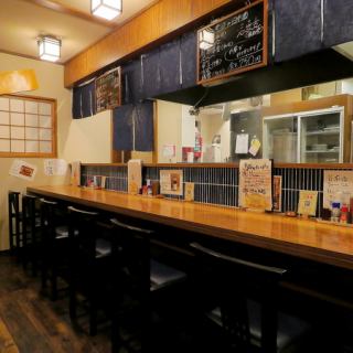 ゆったりとした空間で特別なひとときをお過ごしいただける6席をご用意しております。心温まるお食事をお楽しみください。