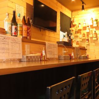 当店は無垢の木材を使用しており温かみのある雰囲気がお楽しみいただけます。