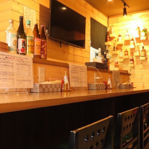 当店は無垢の木材を使用しており温かみのある雰囲気がお楽しみいただけます。