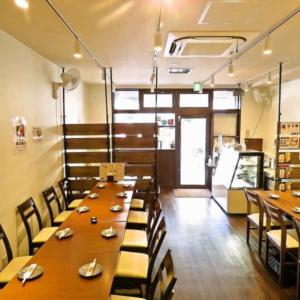 The store can accommodate small to large groups, from 2 to 10 people.We can also accommodate birthdays, anniversaries, dates, etc.If you would like to use the venue for a banquet, please contact us and we will accommodate you!