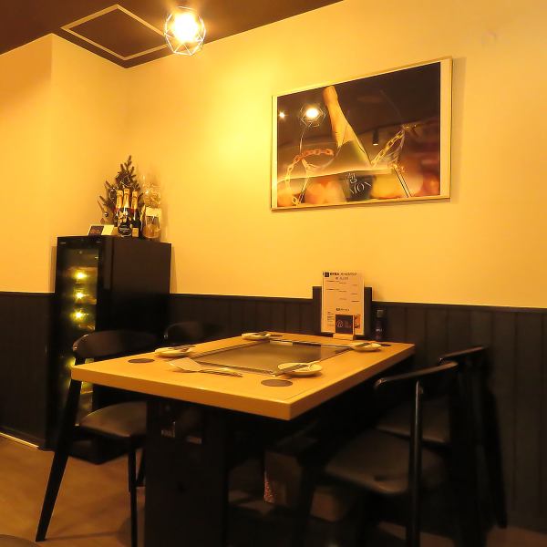 [Table seats] We recommend this seat when you visit us with your family or friends.You can enjoy watching the staff making monja on the iron plate in front of you.Please enjoy the precious time you can have a face-to-face meal because it is in this day and age.