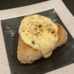 融化的起司炒飯