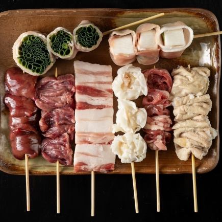 【新年及年末派对★豪华宴会套餐】包含120分钟无限畅饮,含Kaku Highballs鸡尾酒,价格为5000日元(含税)