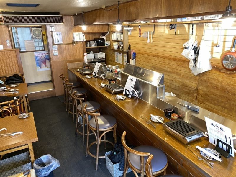 Counter seats where you can enjoy the atmosphere of a public bar.One person is also welcome! It can be used by up to two people, so it is ideal for dates ♪