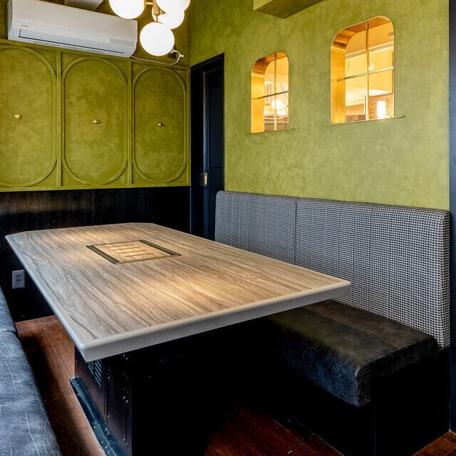 我们有一个可容纳10人的私人房间。