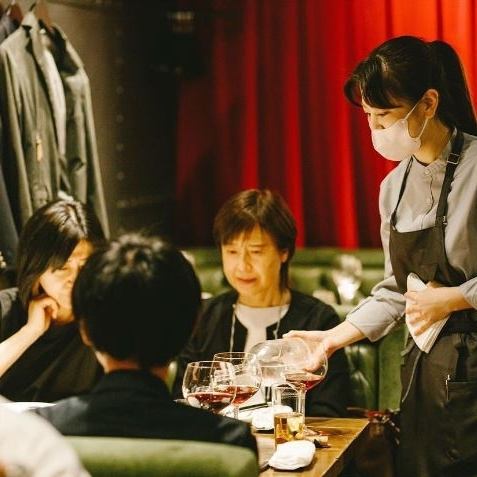 Only available on weekends! Enjoy all-you-can-drink wine and more at this hidden gem in Aoyama.