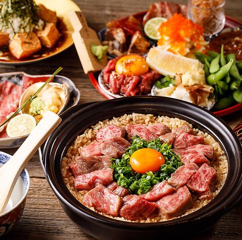 引以為傲的肉煲套餐包含9道菜品和120分鐘無限暢飲4,000日元起♪