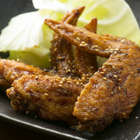 Fried chicken wings (one piece)