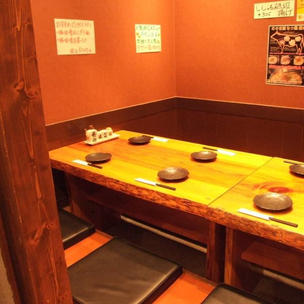 There are 2 semi-private rooms for 6 people.All seats are horigotatsu, so you can relax and enjoy yourself!